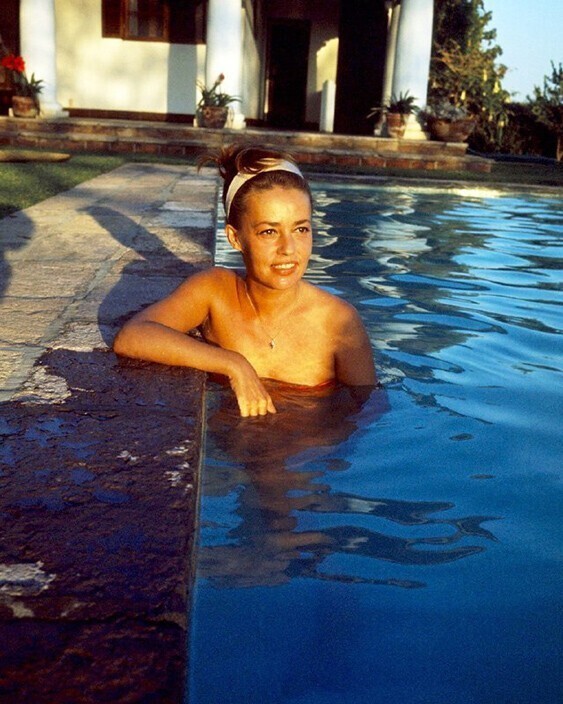  Жанна Моро, сфотографированная Жераром Джери во время съемок фильма «Да здравствует Мария!» 1965 год
