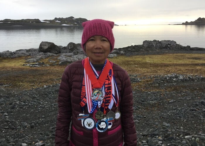 В 2017 году женщина по имени Чау Смит пробежала семь марафонов за семь дней подряд в семи разных странах. На это она решилась в честь своего 70-летия
