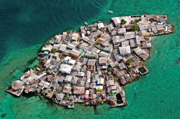 Остров у побережья Колумбии размером с два футбольных поля считается самым густонаселённым островом в мире
