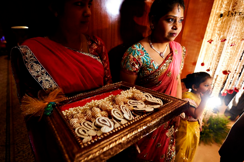Рынок женихов: куда в Индии уже 700 лет невесты приходят купить мужа?