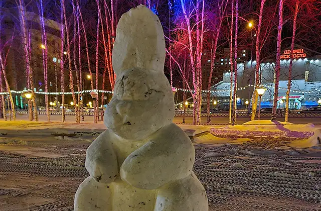 «Суровая» снегурочка из Нижневартовска