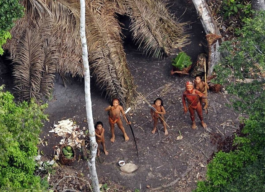 Запретный остров, на котором живет племя из каменного века