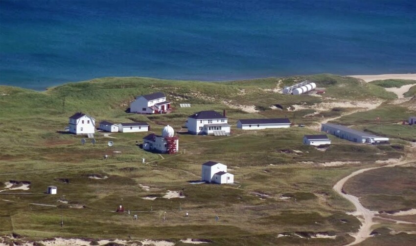 «Северное кладбище Атлантики»: чем живёт загадочный остров с населением всего 5 человек?