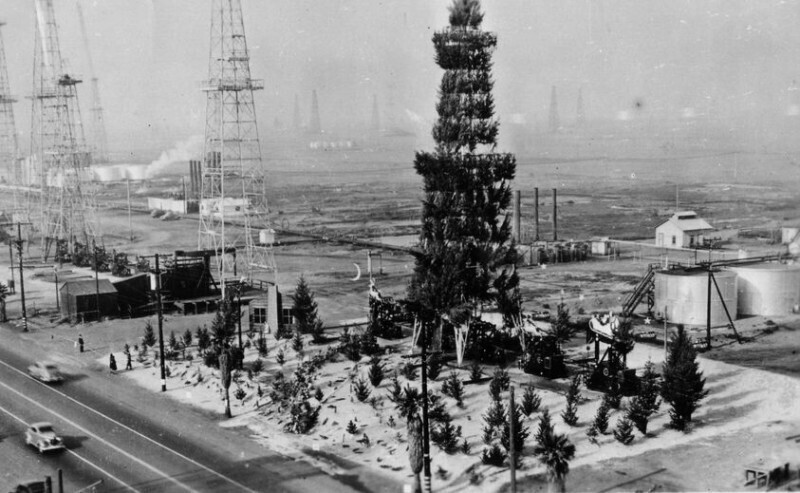 Рождественская ёлка в виде нефтяной вышки. Хантингтон-Бич, Калифорния, 1942 год