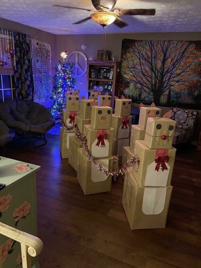 "Наша дочь предпочитает получать на Рождество подарочные карты. Вот как мы их упаковали"