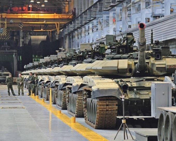 Пошла массовая подача, танки "Армата" уже готовятся принять участие в СВО. Уже идёт боевое слаживание и тренировки на полигонах