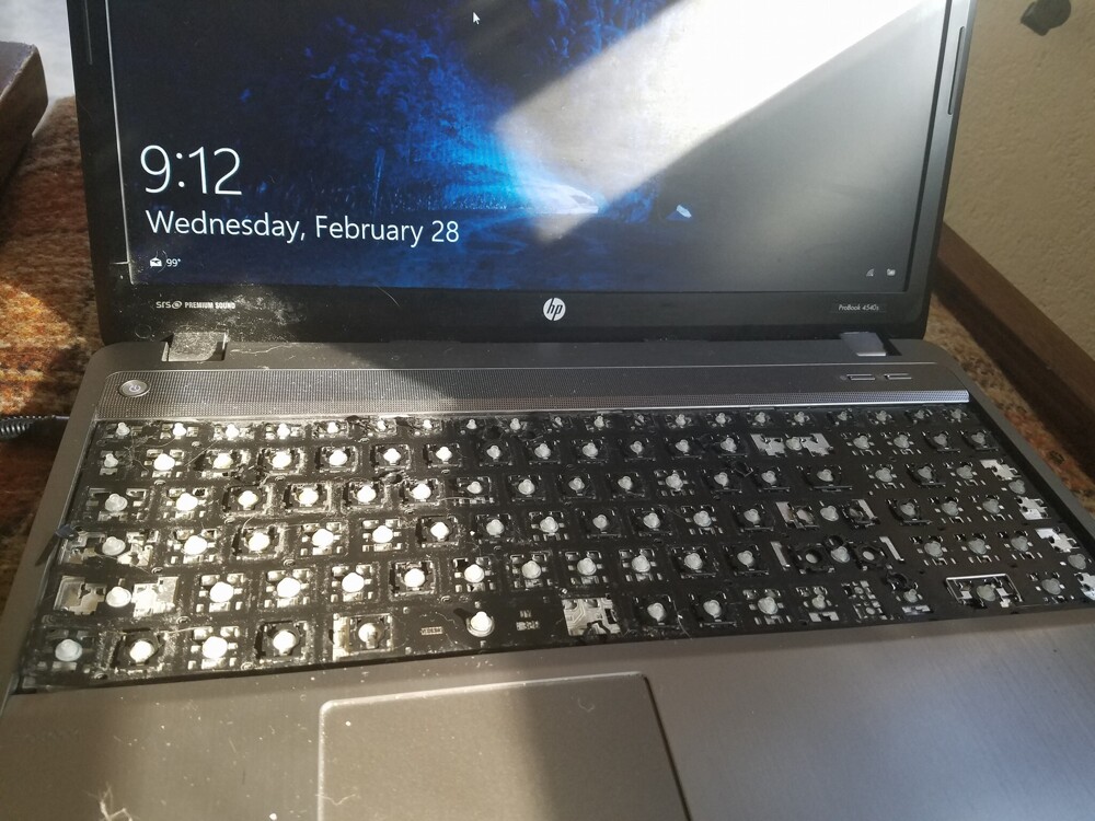 Никогда не пылесосьте клавиатуру