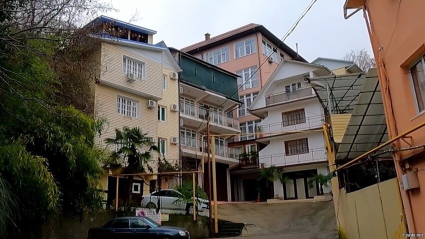 Сочинские  жилые гаражи, пик архитектуры