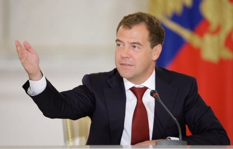 «Свинтившие уроды»: Медведев призвал не пускать в страну сбежавших оппозиционеров