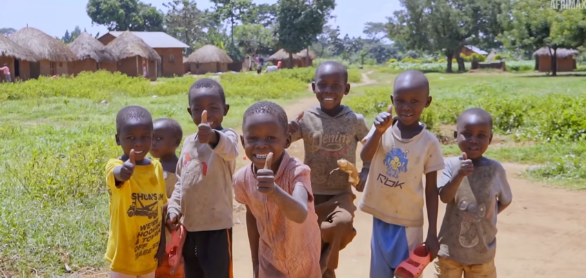 102 для детей. Жители уганды фото. Иисус уганда. Детский сад 102 киров. 102 детей.