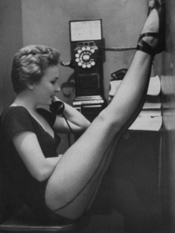 Как разговаривают по телефону балерины и гимнастки, 1952 год