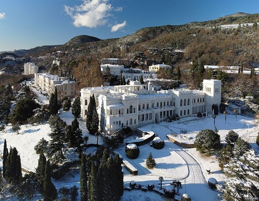 Ливадийский дворец в снегу