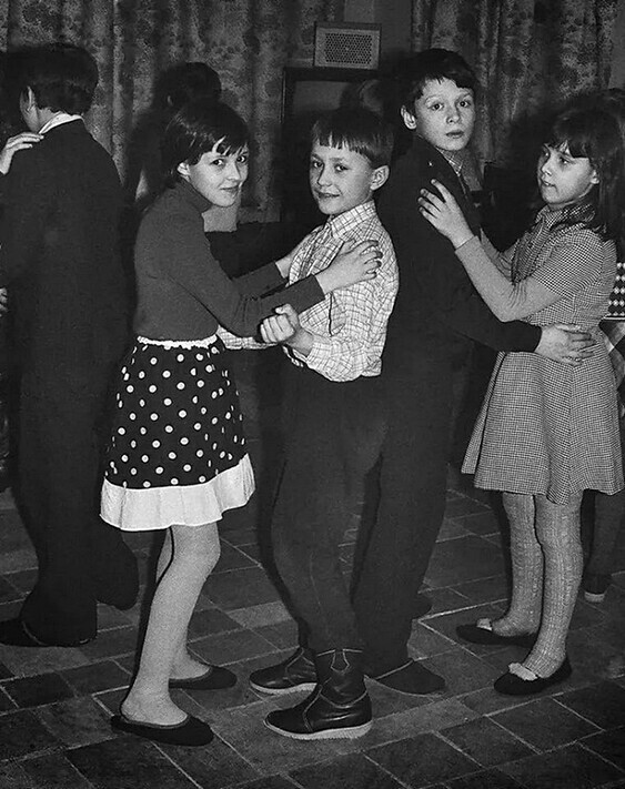 Медленные танцы на школьной дискотеке, 1980-е.