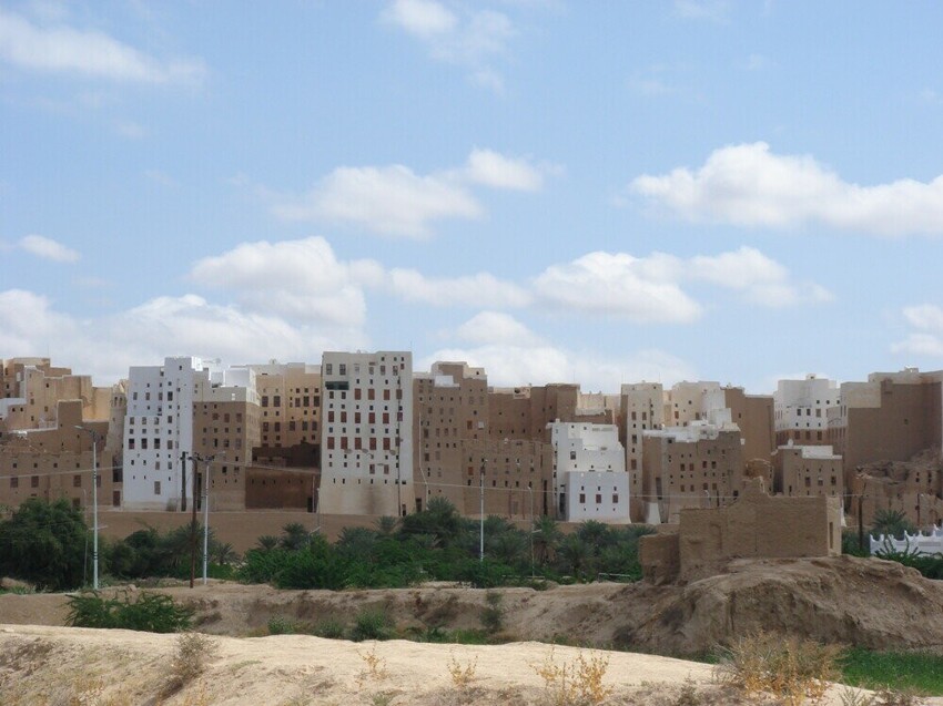 Древние небоскребы из глины города Шибам. Как в них сегодня живут люди