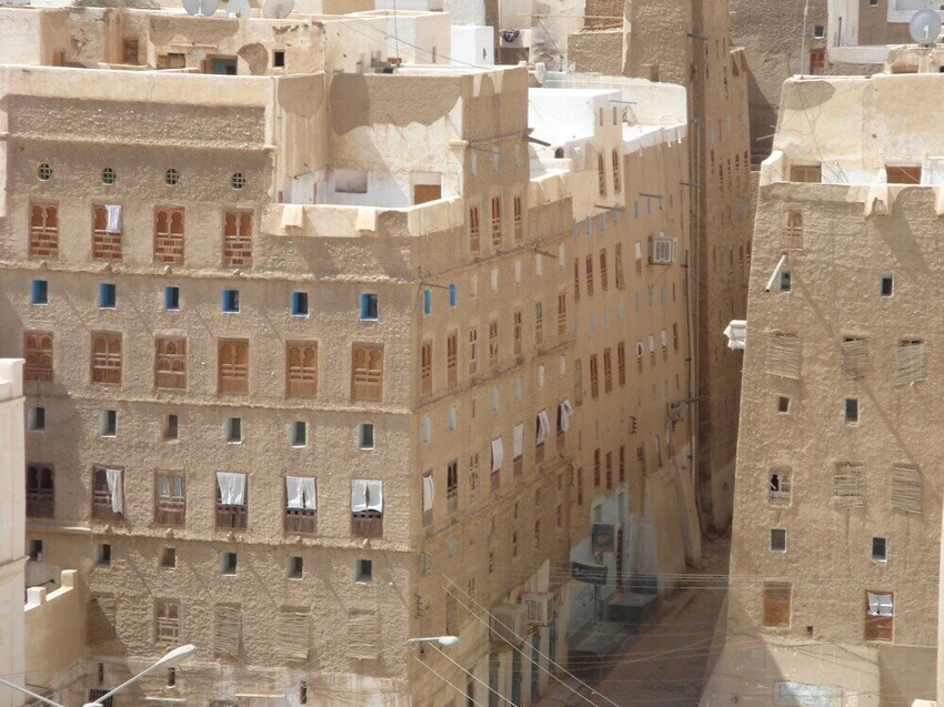 Древние небоскребы из глины города Шибам. Как в них сегодня живут люди