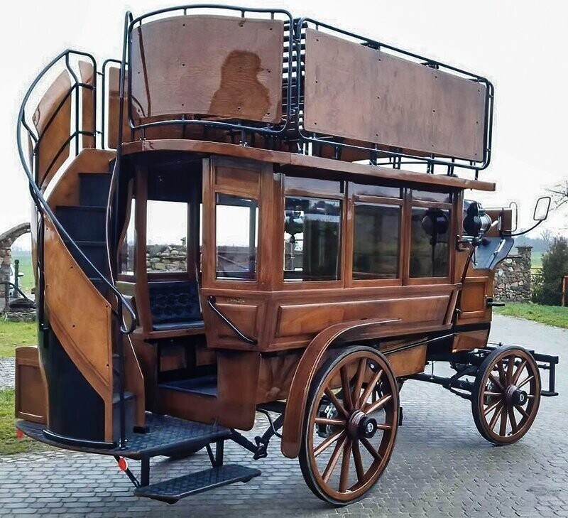 Автобус, в который запрягали лошадей, 1890 год