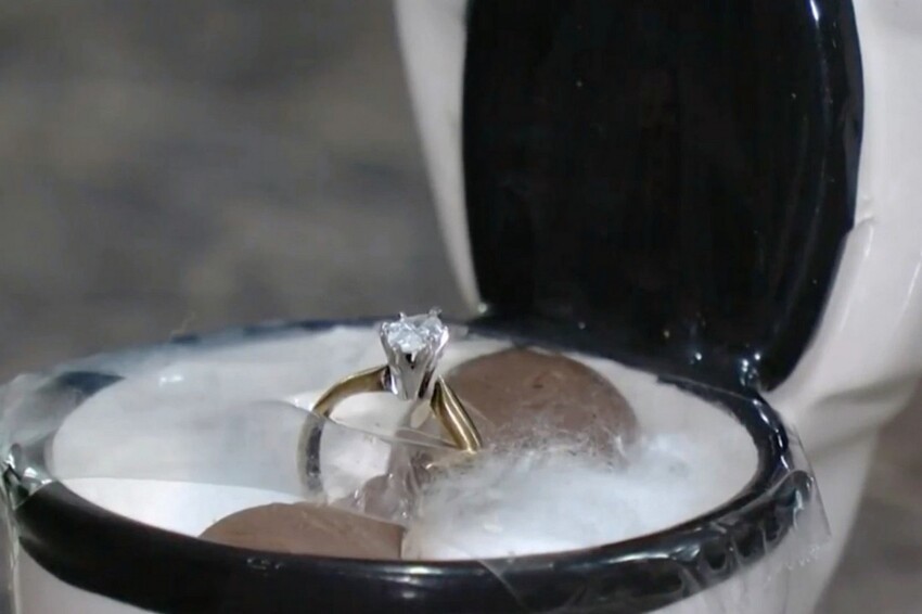 Потерянное обручальное кольцо нашли 21 год спустя в неожиданном месте