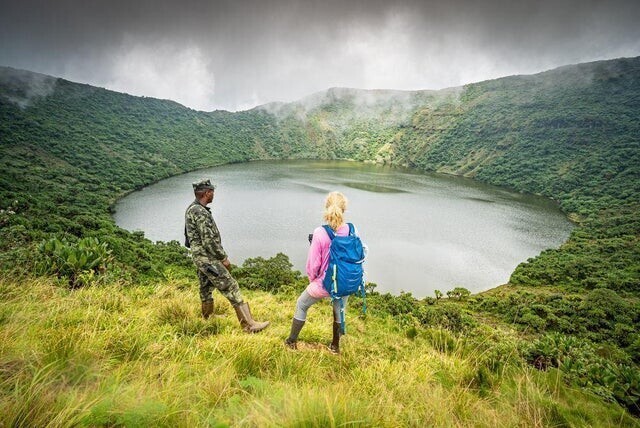 Кратерное озеро на вершине горы Бисоке в Руанде, на высоте 3711 метров. Вулкан все еще активен, последнее извержение зафиксировано в пятидесятые годы прошлого века