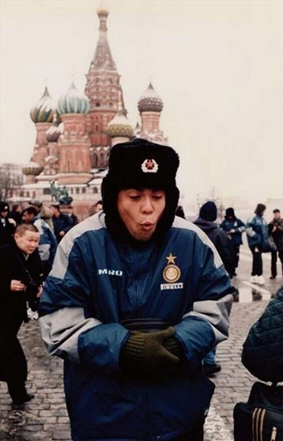 Футболист Роналдо на Красной площади в Москве, 1998 год