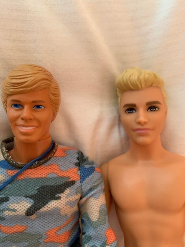 Кукла Кен, сделанная в 1985 году, по сравнению с современным Кеном
