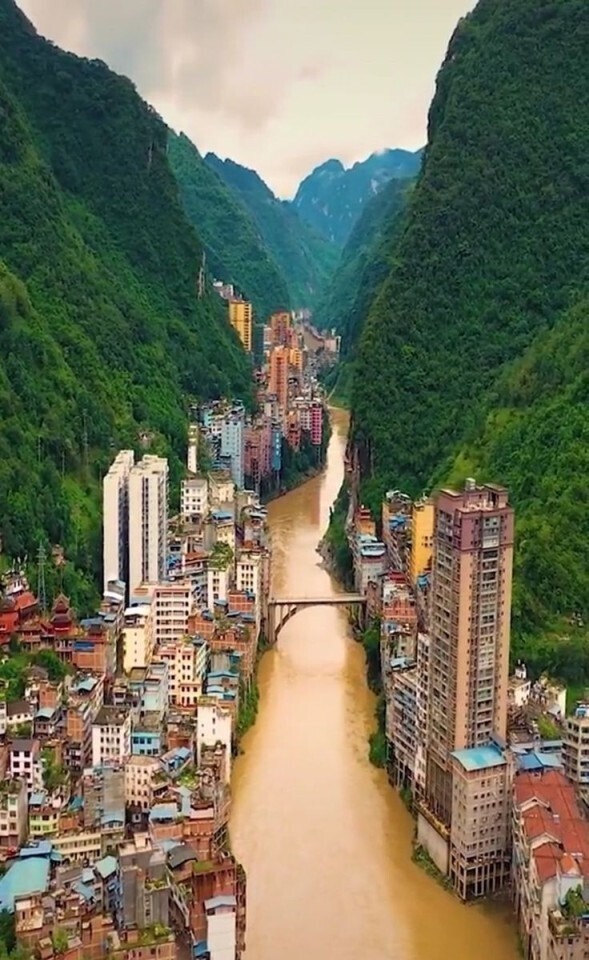 Город Яньцзинь - самый узкий город в Китае