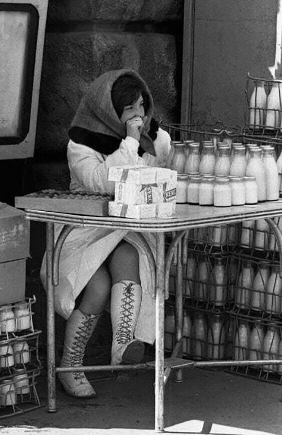 Продавщица молочки, 70-е