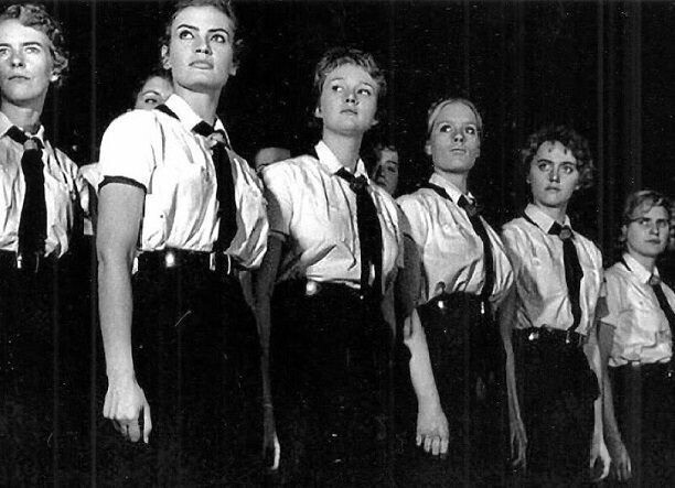 Зачем Гитлер в 1941 году позволил девушкам выходить замуж за мёртвых солдат