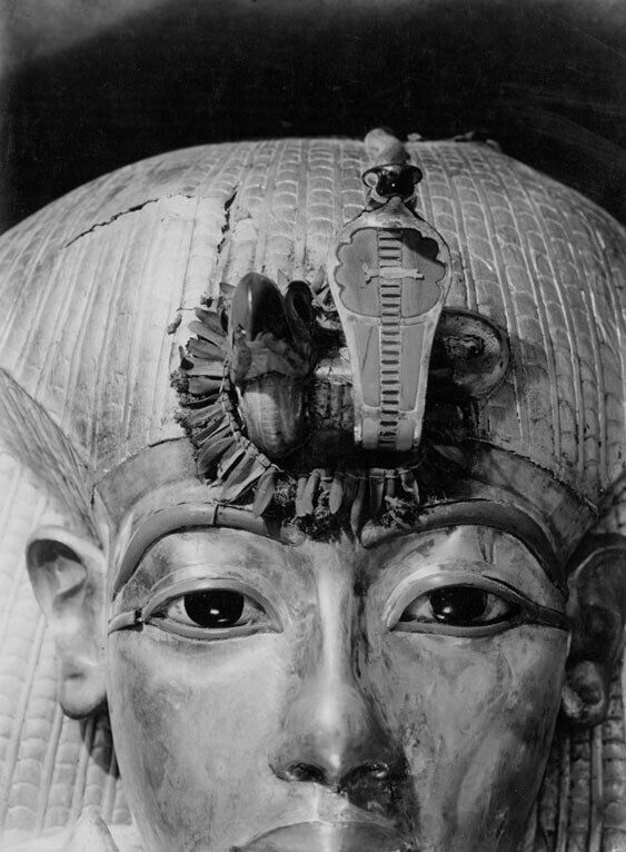 «Золотая маска» фараона Тутанхамона. Фотография Гарри Бертона, 1925 год