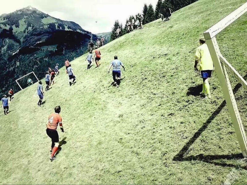 Альпийский футбол: экстремальный вид спорта, в который играют исключительно на склонах