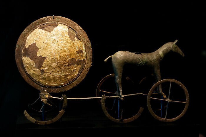 13. Трундхольмская солнечная колесница (1400 г. до н.э.)