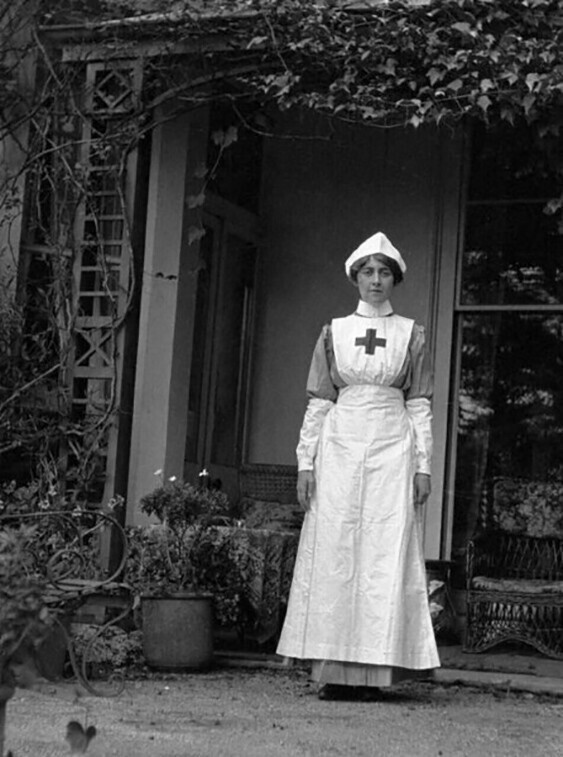 Агата Кристи в качестве медсестры в военном госпитале во время Первой мировой войны. Великобритания, 1914 год