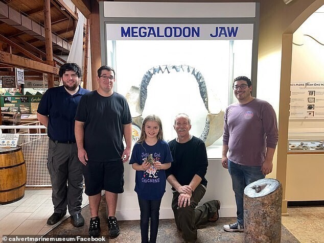 9-летний палеонтолог нашла гигантский зуб мегалодона