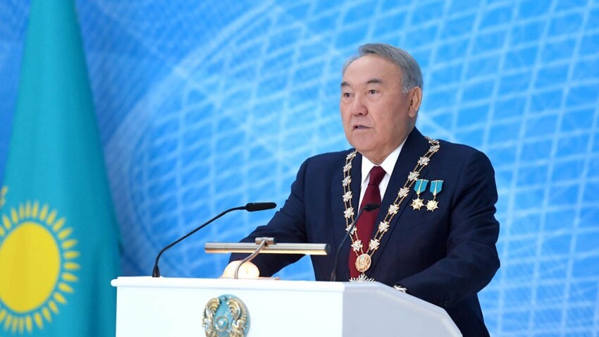 Назарбаева лишили статуса «лидера нации»