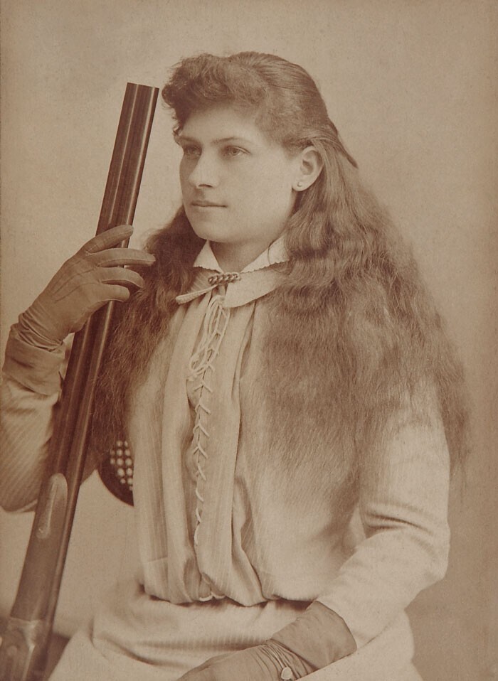 Энни Оукли - женщина-стрелок из США, один из лучших стрелков конца XIX-начала XX веков