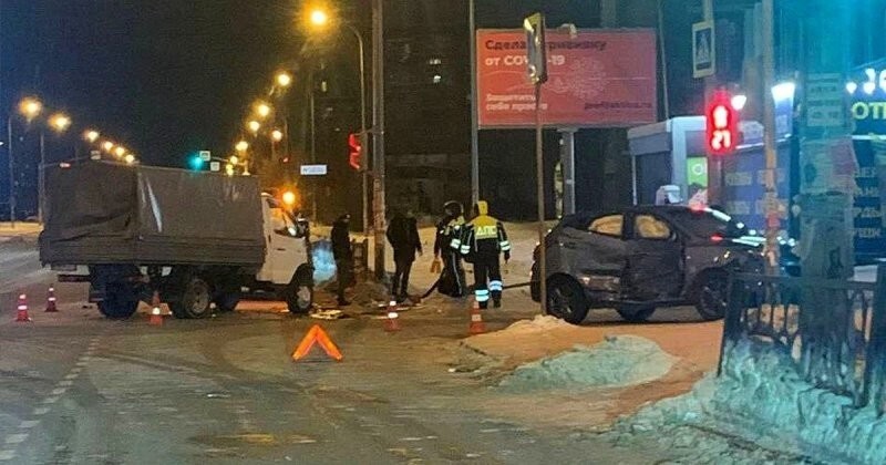 Бляха-муха: в Екатеринбурге автомобилистка протаранила «ГАЗель»