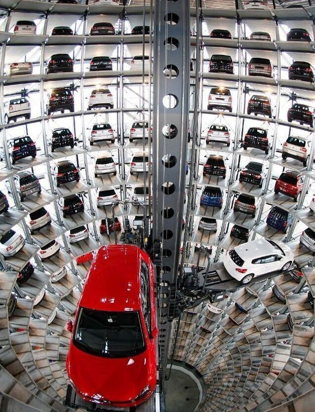9. Многоуровневый гараж на заводе Volkswagen