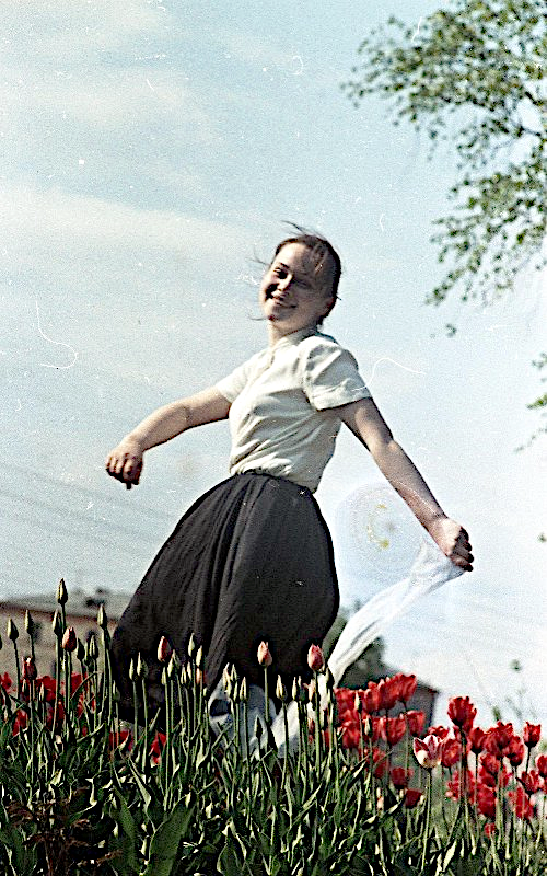 Ирина Заева только что окончила московскую школу-десятилетку 1960 г.