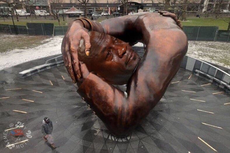 В Бостоне открыли своеобразный памятник Кингу