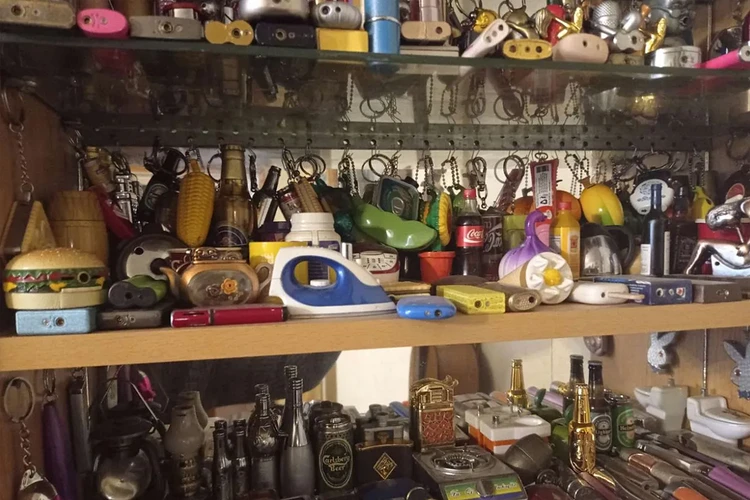 Уникальную коллекцию зажигалок выставили на продажу в Москве по цене квартиры