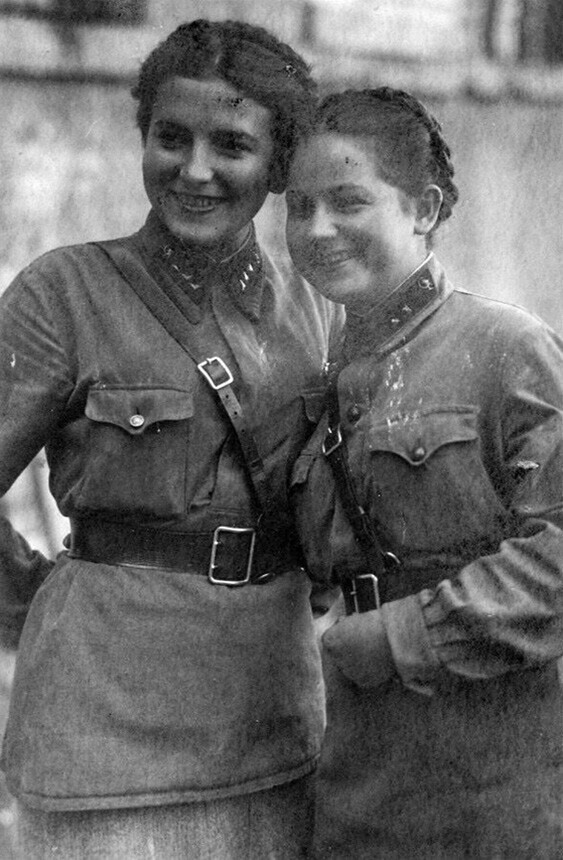 Медсестры. Старший сержант и сержант госпиталя Красной Армии. Август 1941 года