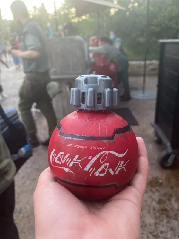 В Диснейленде можно купить кока-колу в бутылках по тематике "Звездных войн"