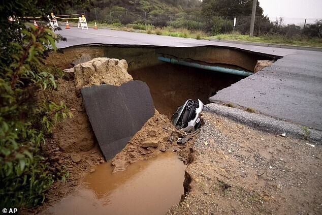 Калифорния страдает от наводнений и оползней