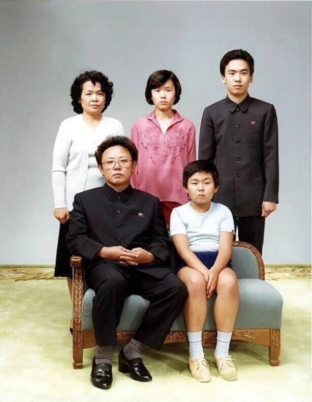 Ким Чeн Ын (рядом с отцом), глава Северной Кореи. Пхеньян. 1990-е