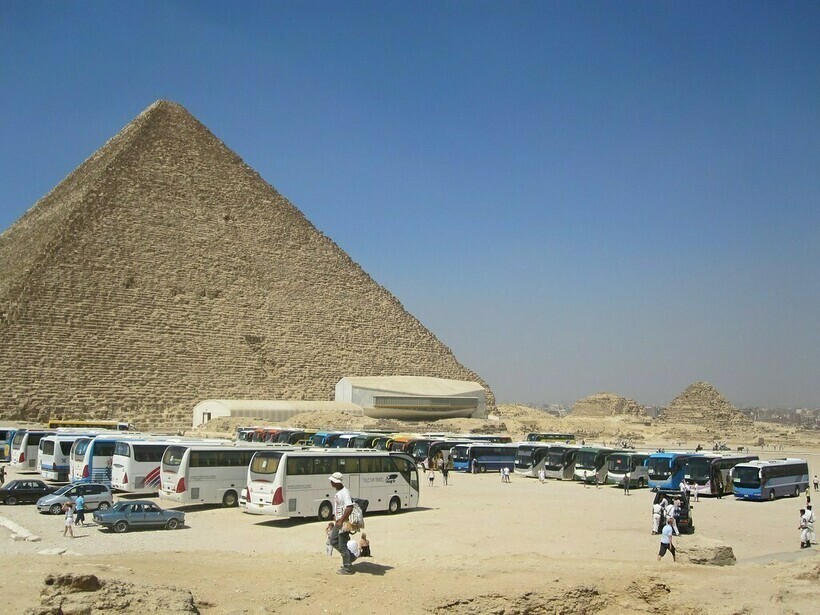 От пирамид до Пизы: 9 туристических мест, которые разочаровали путешественников