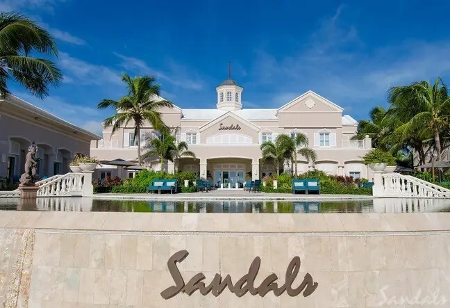Трое американских туристов по неизвестной причине умерли на багамском курорте