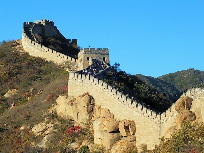 Великой Китайской стене около 2700 лет, но её треть уже исчезла из-за ненадлежащего ухода и негативного влияния окружающей среды