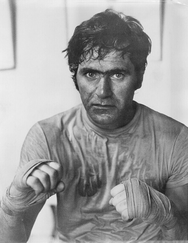 29 января 1973 года. Боксер Джанни Мингарди, средний вес. Фото Victor Colin Sumner.
