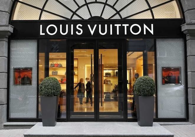 Подвела любовь к лейблам: на россиянку завели уголовное дело из-за покупки подделки Louis Vuitton
