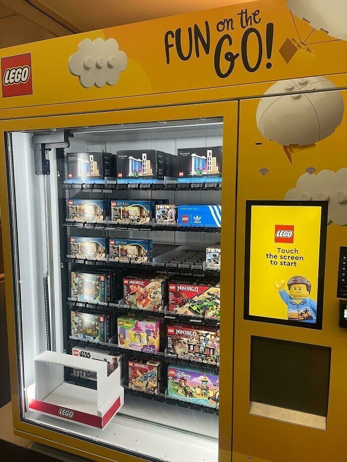 13. Торговый автомат LEGO в аэропорту Чикаго О'Хара