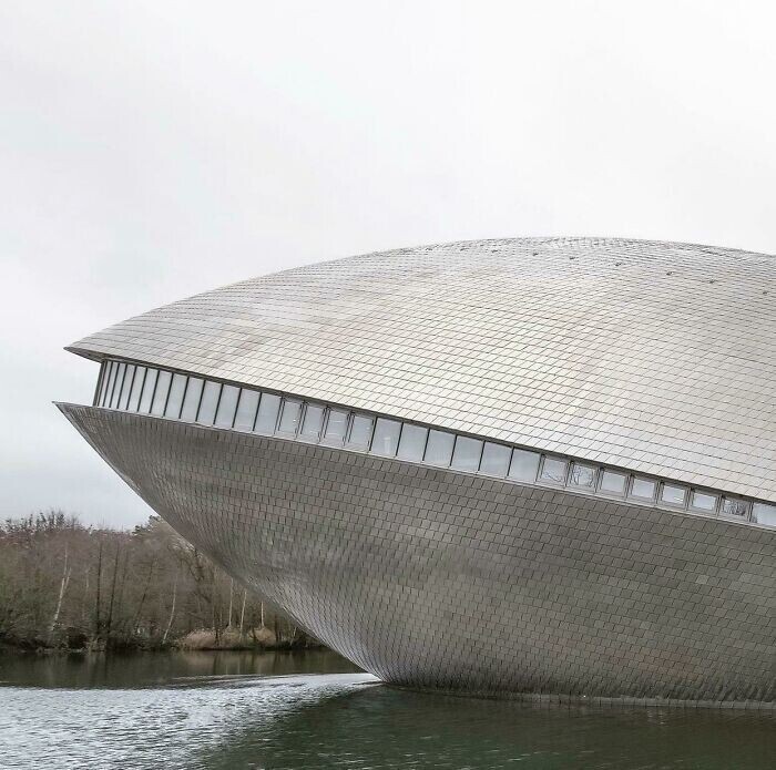 9. Здание в форме кита в Бремене, Германия. Музей "Universum'